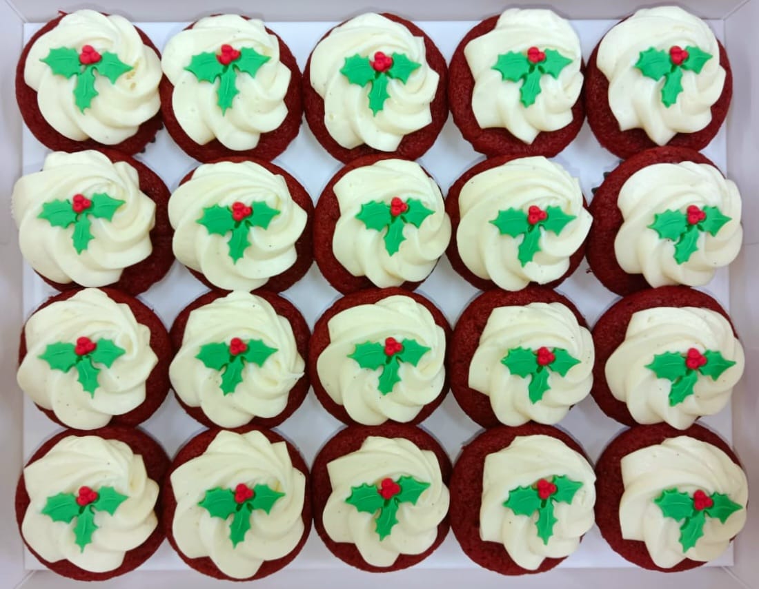Christmas Mini Cupcakes (Box of 20) - Mistletoe - Cuppacakes.com.sg Singapore
